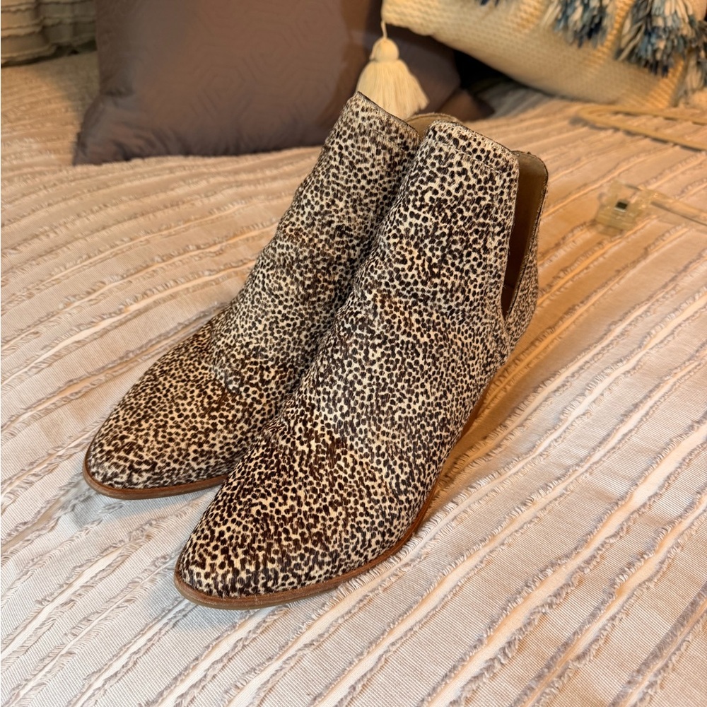 Leopard Print Pointed-Toe Chelsea Booties - Brown/White